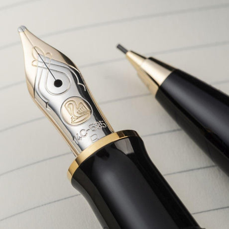 Pelikan Souveran M400 Fountain Pen - Green with Gold Trim - Pure Pens